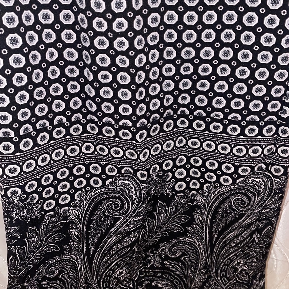 Patterned Pants With An Elastic Waste And No Hard… - image 2